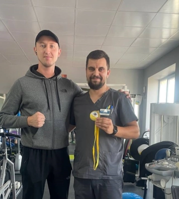 Черкаський ветеран війни подарував медаль своєму реабілітологу (АУДІО)