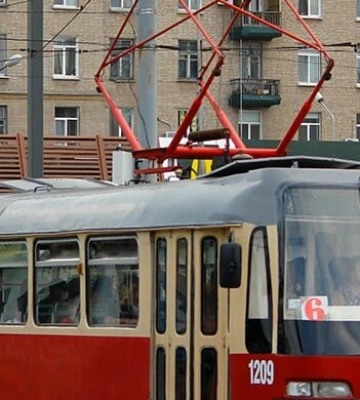 Є зміни у русі: як у Дніпрі курсує громадський транспорт 29 березня