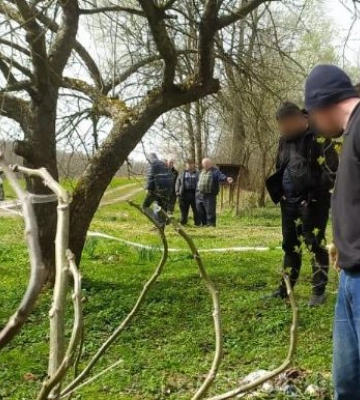 На Львівщині чоловік убив товариша та закопав в саду