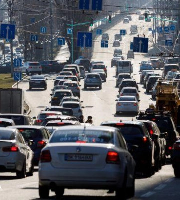 В Києві та Дніпрі збільшили дозволену швидкість руху авто (список вулиць)
