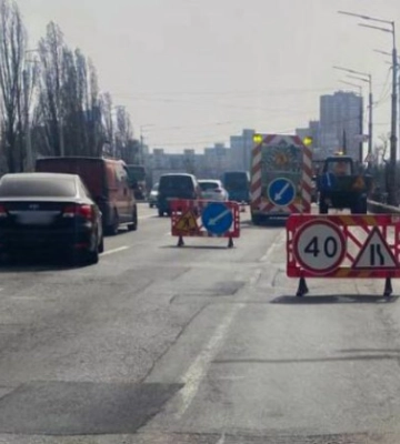 У Києві на деяких ділянках доріг ускладнений рух транспорту: назвали вулиці