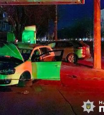 ДТП на вулиці Соборності у Полтаві: зіткнулися два легковики, троє постраждалих