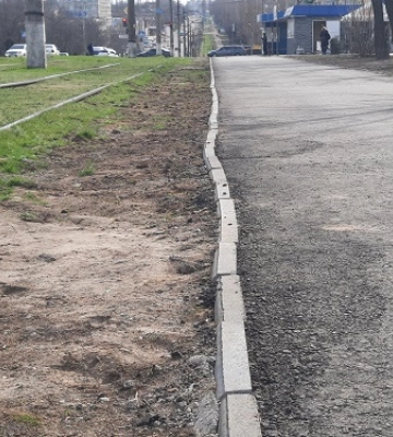 Тротуар за ₴9 млн почав руйнуватися одразу після ремонту