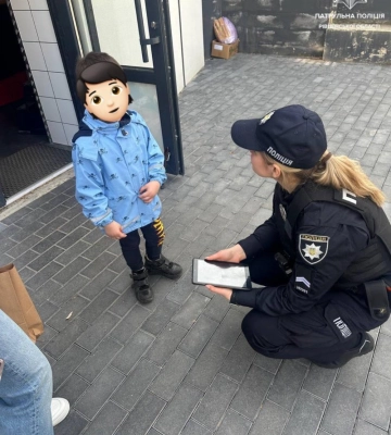 Посварився з рідними й утік: у Рівному повернули мамі загублену дитину