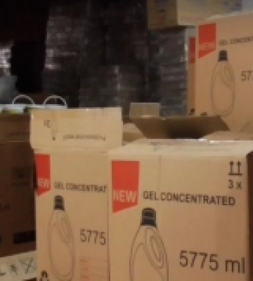 На Закарпатті місцева жителька продавала підроблену побутову хімію: її судитимуть