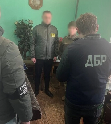 На Львівщині прикордонниця допомагала ухилянтам перетнути кордон: її викрили колеги