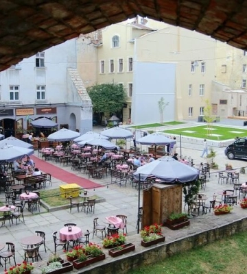 У Львові запрацювали літні майданчики