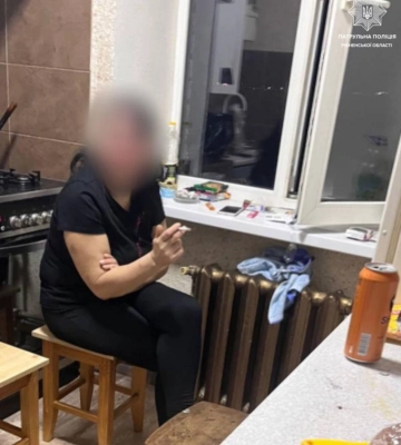 У Дубні нетвереза жінка повідомила в поліцію, що син замкнув її у квартирі на три доби