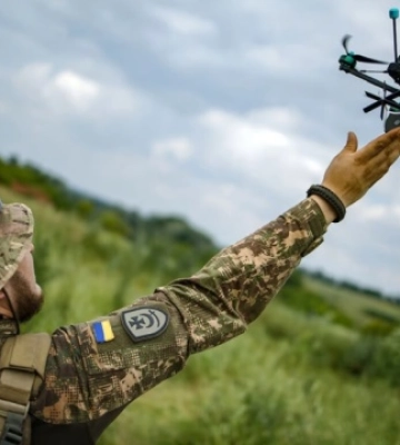 У Хмельницькому переможець конкурсу стартапів відкрив школу пілотування FPV-дронів