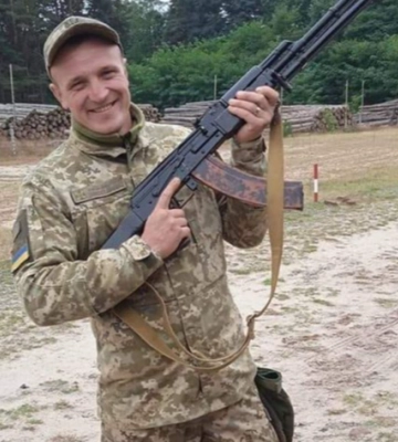 На Волині вантажівка загрузла на узбіччі й перекрила рух через міст 