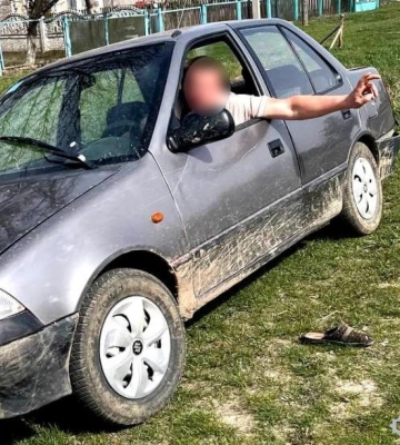 У Рівненському районі поліцейські розшукали водія, який кермував автівкою у стані сильного алкогольного сп
