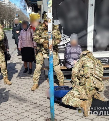 Волинські поліцейські затримали чоловіка, який переробляв зброю на вогнепальну та продавав її