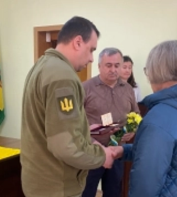 Рідним двох загиблих воїнів з Одещини вручили посмертні нагороди «За мужність» ⠀