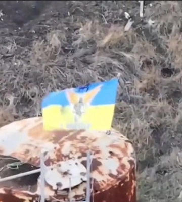 ЗСУ за допомогою дрона встановили прапор України у тилу рашистів