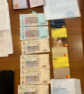 Директорка одеського ліцею вимагала хабарі з підприємця