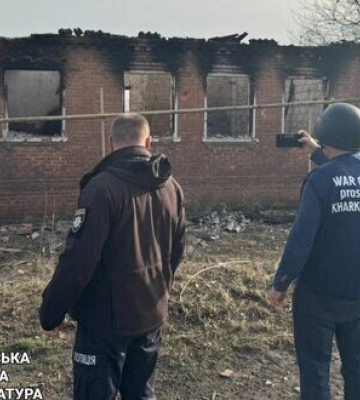 Наслідки обстрілу окупантами Вовчанська: поранено жінку, пошкоджено цивільні об’єкти. ФОТОрепортаж