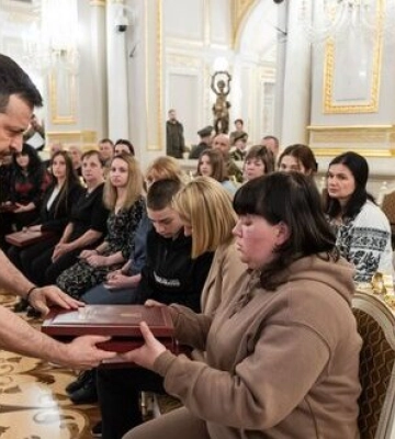 Зеленський вручив ордени &quot;Золота Зірка&quot; Героям України та родинам полеглих Героїв. ФОТОрепортаж