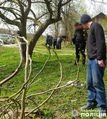 Мешканець Львівщини вбив знайомого та закопав його у своєму саду (ФОТО)
