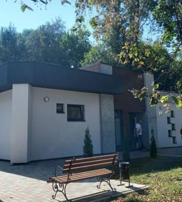 У вбиральні у Центральному парку Луцька спалахнув скандал: що відомо. Відео