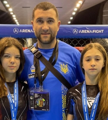 Дві юні волинські борчині привезли золото з чемпіонату ММА у Сербії