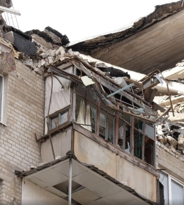 Зруйновані та аварійні квартири, вірогідність обвалення плит: що буде з будинком, який пошкодив "шахед" у Дніпрі