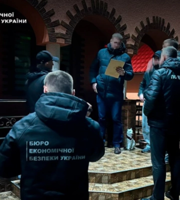 Сдавал поддельную валюту в обменники: в Черновицкой области будут судить злоумышленника