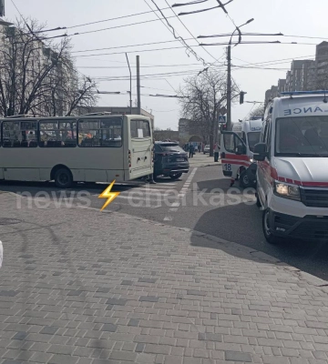 У Черкасах сталася аварія за участі маршрутки