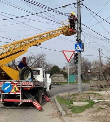 В Одесі продовжують забезпечувати роботу зовнішнього освітлення вулиць