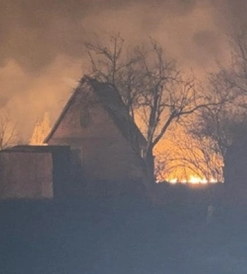 На Волині через пожежу сухої трави ледь не згорів дачний масив