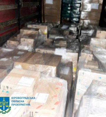 Обкрадали фури з товаром під час руху: судитимуть членів організованої злочинної групи
