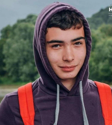 Підліток з Дніпра волонтерив у дитячій лікарні, надаючи допомогу та підтримку маленьким пацієнтам