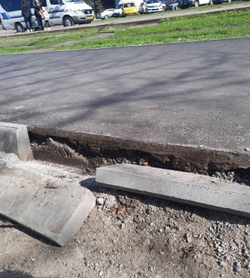 Тротуар з велодоріжкою за майже ₴9 млн у Миколаєві почав руйнуватися одразу після ремонту