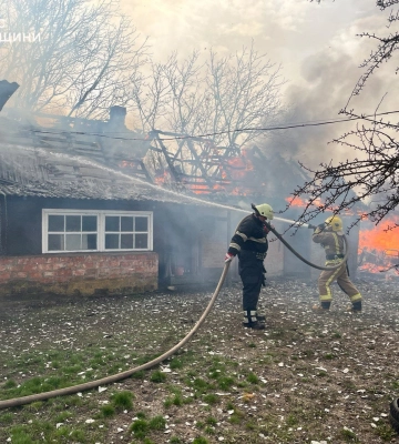 На Сумщині загоряння в природних екосистемах призвели до пожеж в житловому секторі та загрожували лісовим масивам