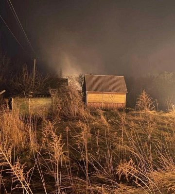 На Волині через пожежу сухої трави ледь не згорів дачний масив