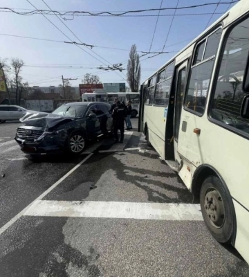 У Черкасах сталася аварія за участі маршрутки