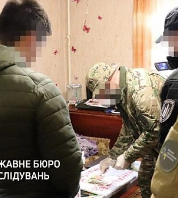 ДБР на Дніпропетровщині викрило організатора групи, яка збувала наркотики по Україні