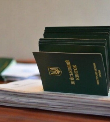 Посадовиця ТЦК помилково виключила 17 чоловіків з військового обліку: як її «суворо» покарав суд