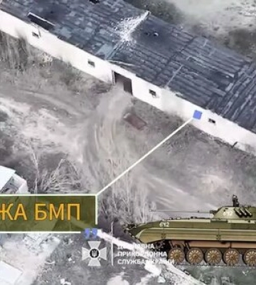 Прикордонники виявили та знищили замасковану БМП окупантів на Херсонщині. ВIДЕО