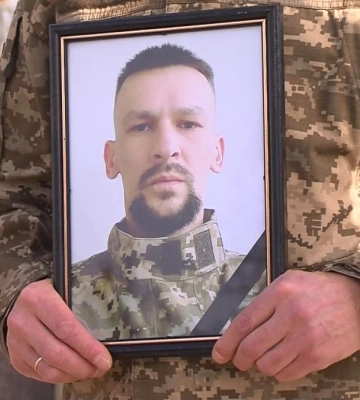 9 місяців вважався зниклим безвісти: Рівне попрощалося з військовослужбовцем Віталієм Цибульським (ВІДЕО) 9 місяців вважався зниклим безвісти: Рівне попрощалося з військовослужбовцем Віталієм Цибульським (ВІДЕО)
