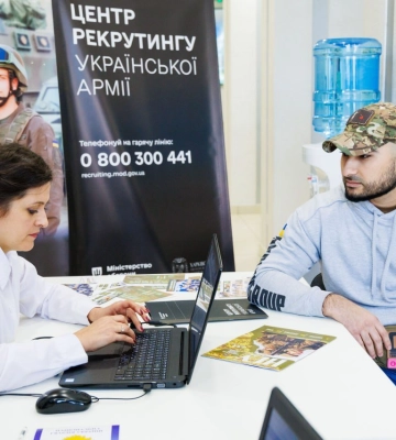 У Харкові запрацювали два центри рекрутингу української армії