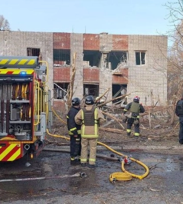 Ракетний удар рф по Дніпру: у поліції показали фото руйнувань