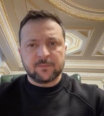 Зеленський про атаку на Дніпро: російські терористи отримують відповіді, щоразу далекобійніші відповіді
