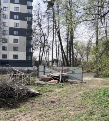 Будівництво храму на міському озері у Франківську: УГКЦ подала три заяви у поліцію через пошкодження паркану