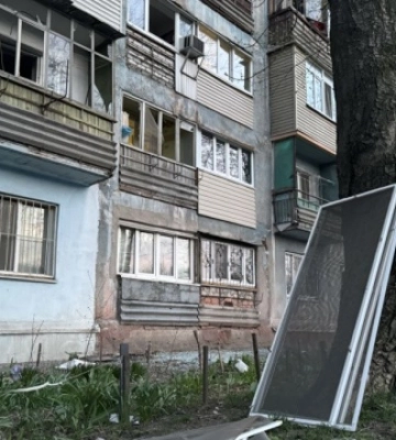 Внаслідок атаки у Дніпрі пошкоджено чотири заклади освіти та дев&#039;ять багатоповерхівок: ситуація в регіоні станом на ранок