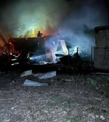 Рашисти вночі вдарили ракетами по Селидовому на Донеччині: Пошкоджено будинки, постраждалих немає. ФОТОрепортаж