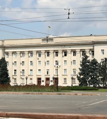 Херсонщина на третьому місці за середньою зарплатою апарату ОВА у лютому