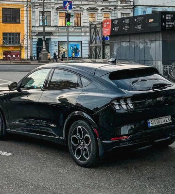 В Киеве заметили самый мощный и быстрый электромобиль Ford 