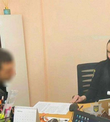 У Дніпрі чоловік під час бійки вдарив ножем двох знайомих 