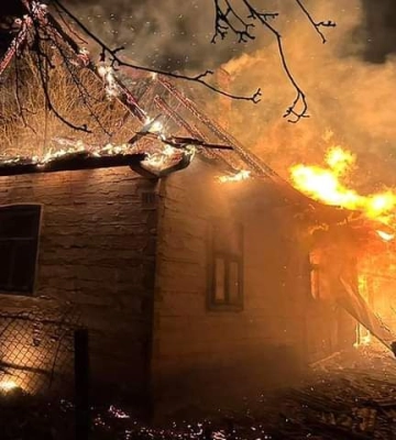 У селі на Рівненщині згоріли сонячна електростанція та електромобіль