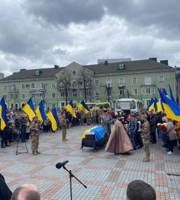 Серце Героя зупинилося, коли був удома: на Волині в останню дорогу провели Сергія Муху. Фото